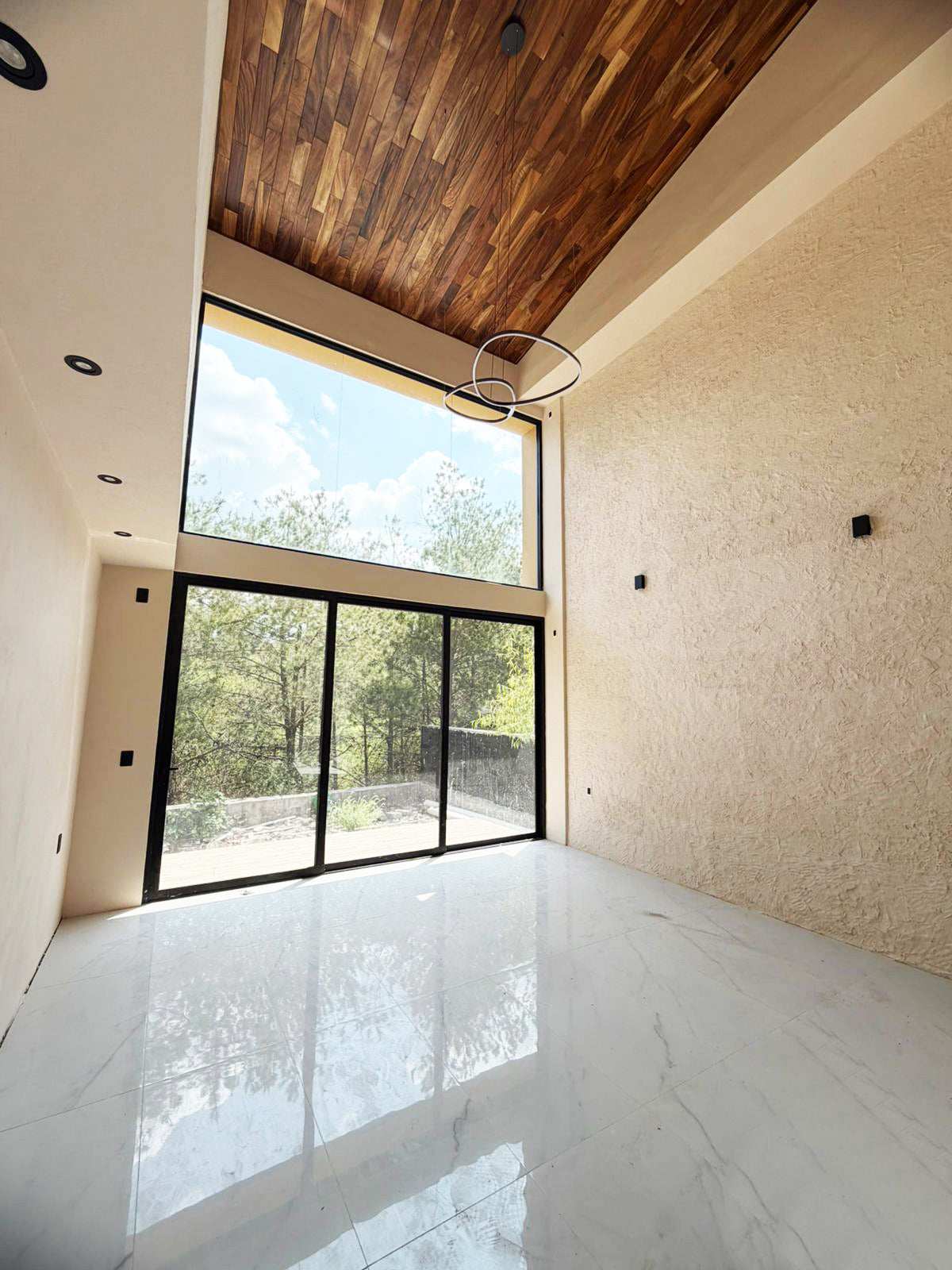 CASA EN VENTA EN CLUB Y DENTRO DEL CAMPO DE GOLF ALTOZANO, MORELIA