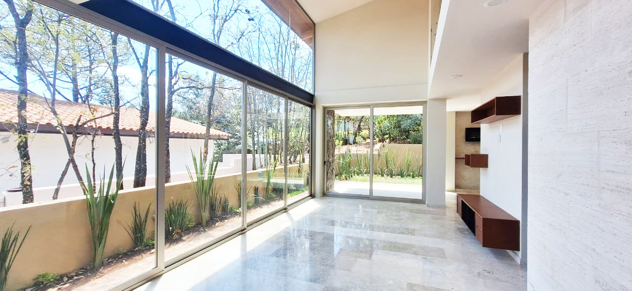 CASA EN VENTA EN CLUB Y DENTRO DEL CAMPO DE GOLF ALTOZANO, MORELIA
