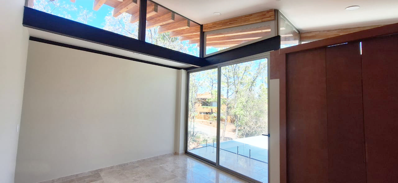 CASA EN VENTA EN CLUB Y DENTRO DEL CAMPO DE GOLF ALTOZANO, MORELIA