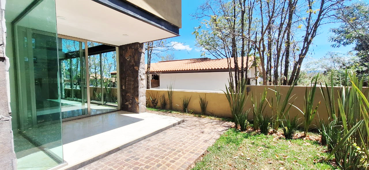 CASA EN VENTA EN CLUB Y DENTRO DEL CAMPO DE GOLF ALTOZANO, MORELIA