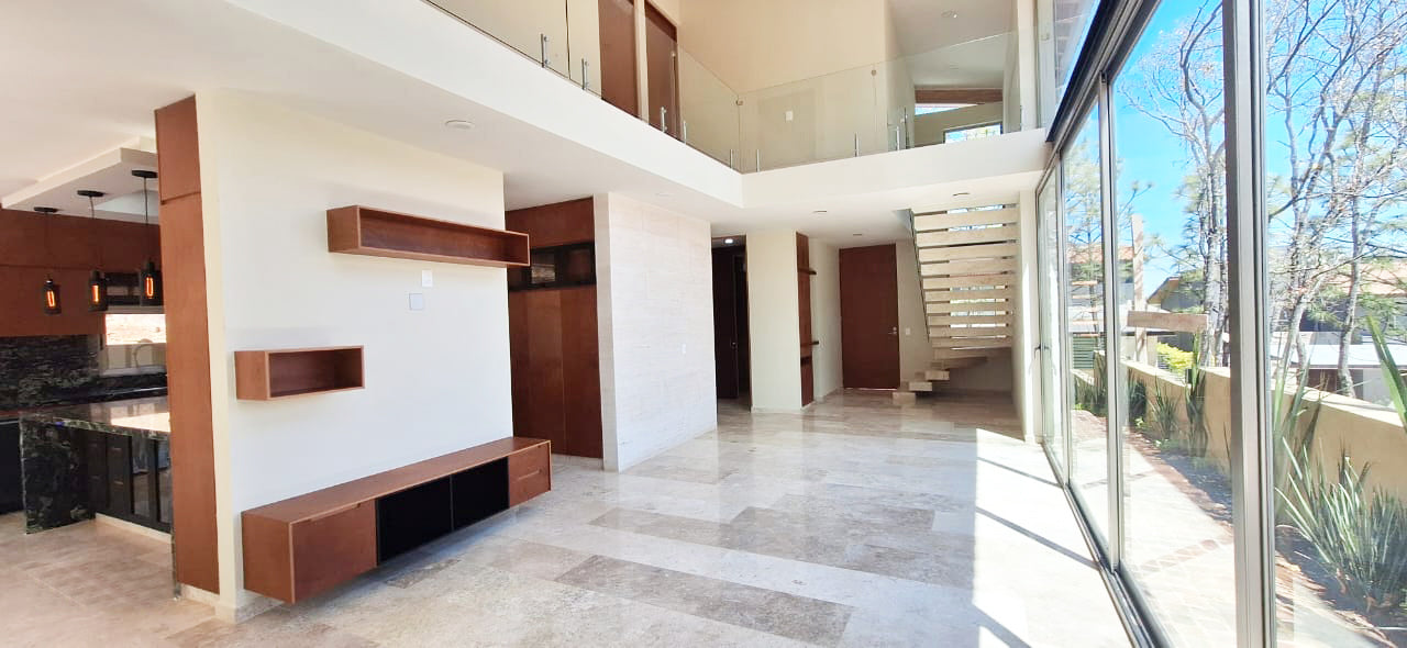 CASA EN VENTA EN CLUB Y DENTRO DEL CAMPO DE GOLF ALTOZANO, MORELIA