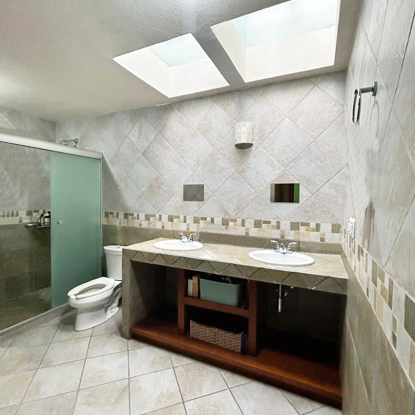 CASA EN VENTA EN BOSQUE CAMELINAS, MORELIA
