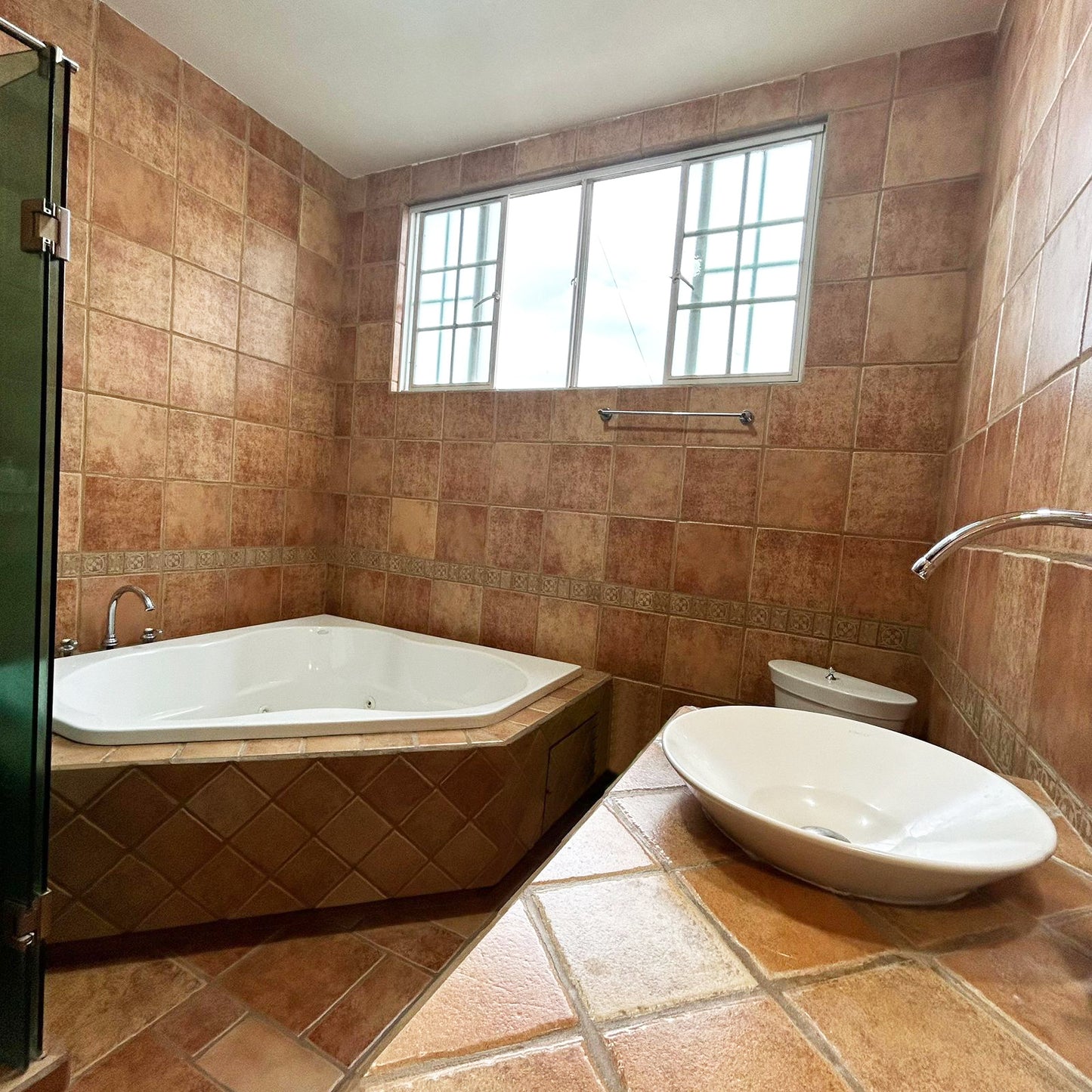 CASA EN VENTA EN BOSQUE CAMELINAS, MORELIA