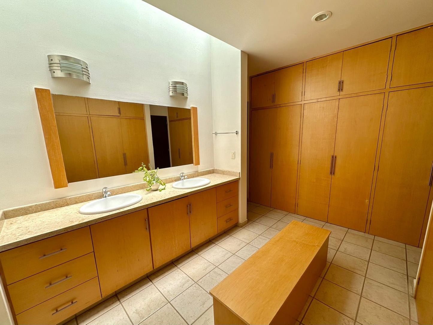 CASA RESIDENCIAL EN VENTA EN TRES MARIAS, MORELIA