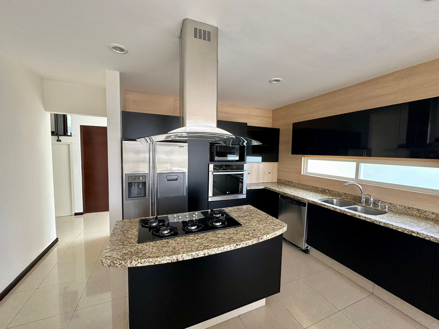 CASA RESIDENCIAL EN VENTA EN TRES MARIAS, MORELIA