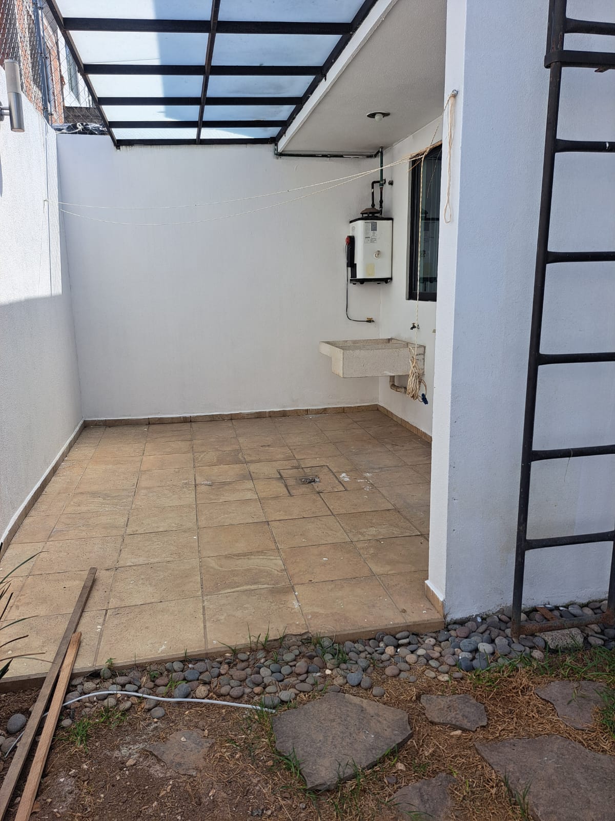CASA MODERNA EN RENTA EN VISTAS ALTOZANO, MORELIA