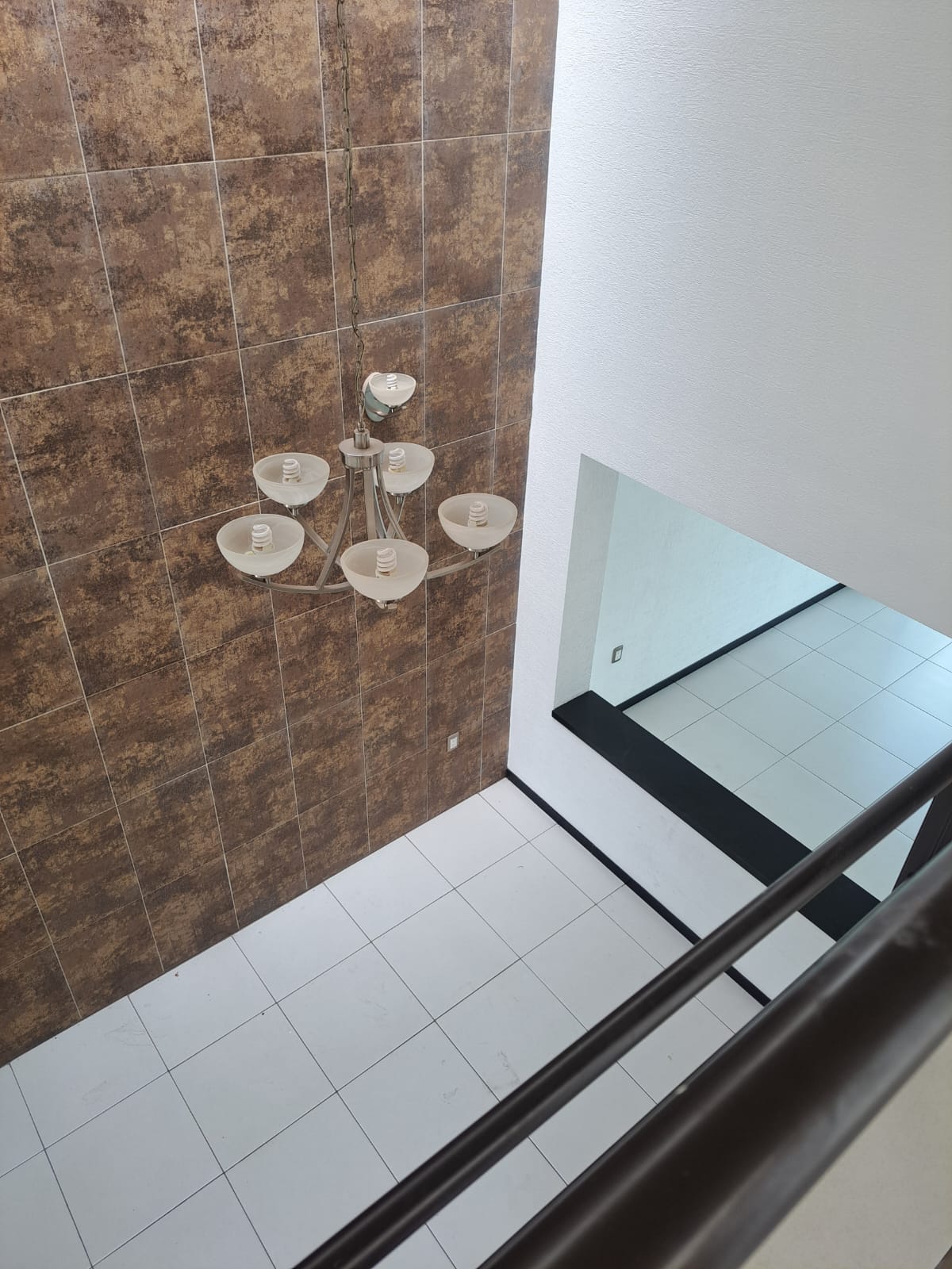 CASA MODERNA EN RENTA EN VISTAS ALTOZANO, MORELIA