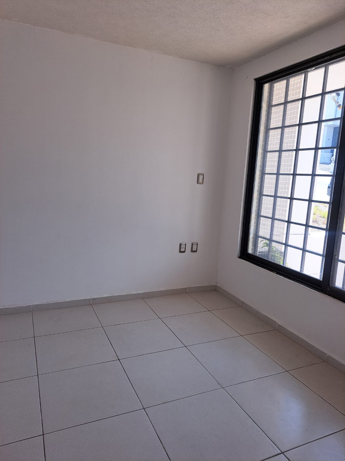 CASA MODERNA EN RENTA EN VISTAS ALTOZANO, MORELIA