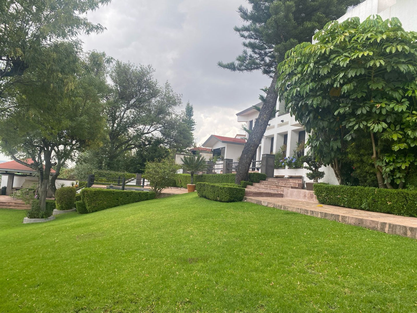 CASA RESIDENCIAL DE LUJO EN VENTA EN ALBERTO OVIEDO MOTA, MORELIA
