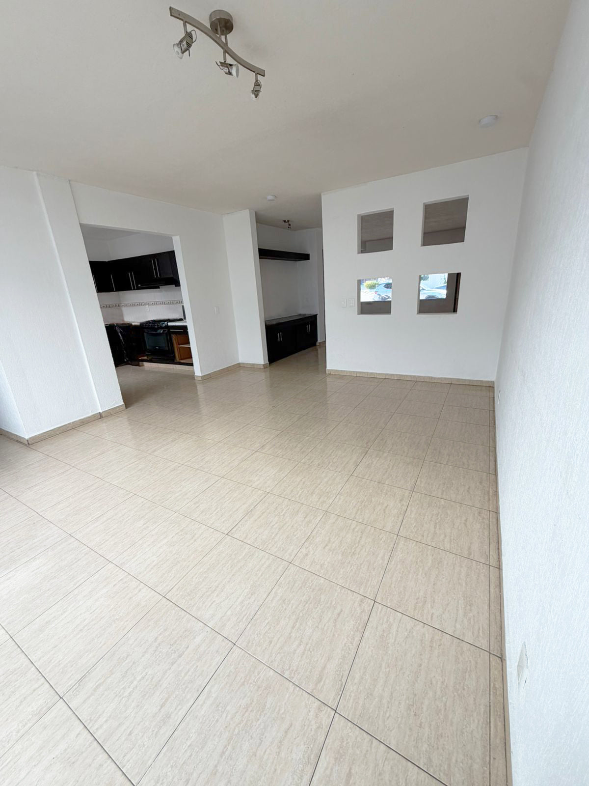 CASA EN RENTA EN RINCON DE LA MONTAÑA, MORELIA