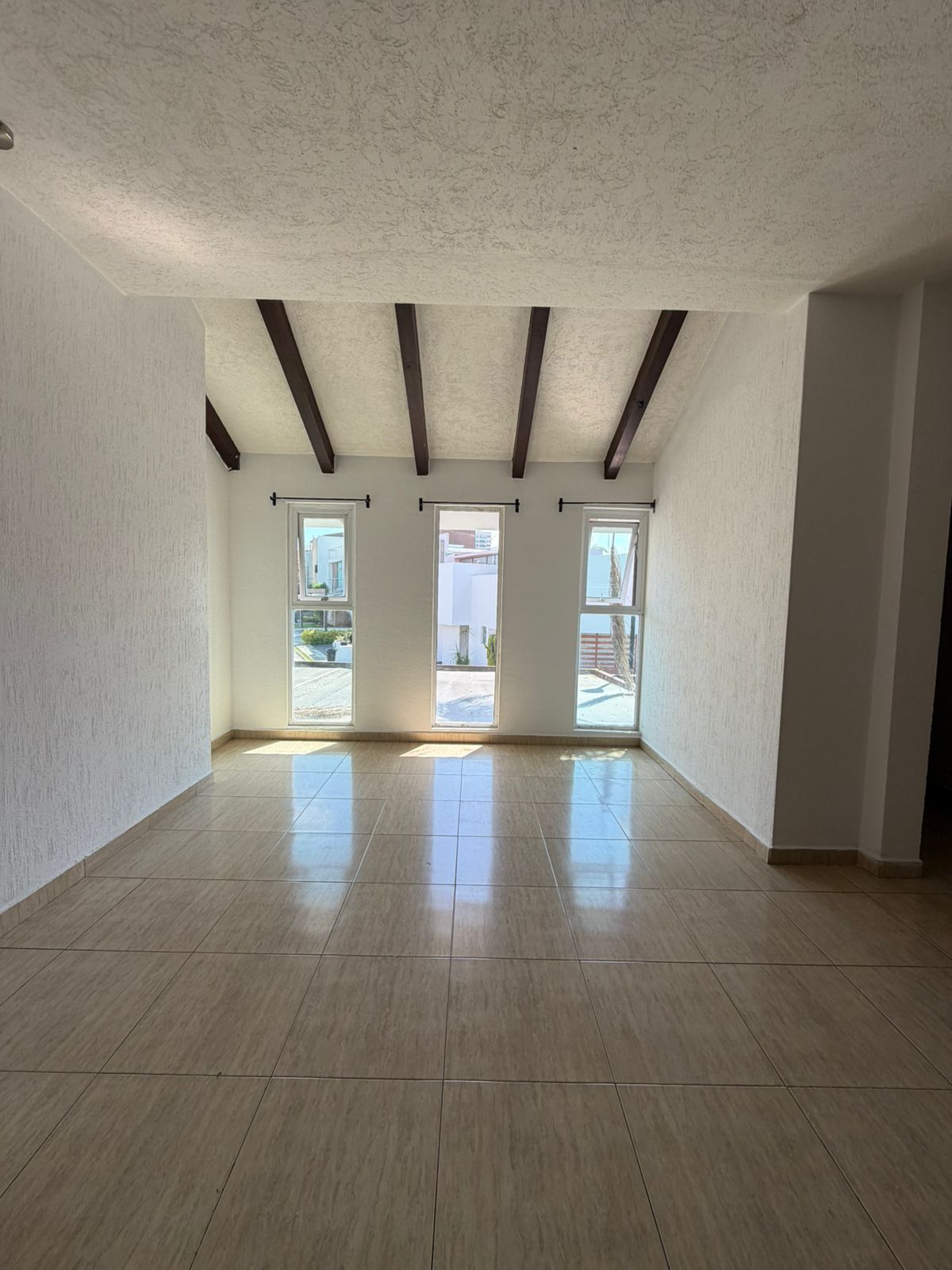 CASA EN RENTA EN RINCON DE LA MONTAÑA, MORELIA