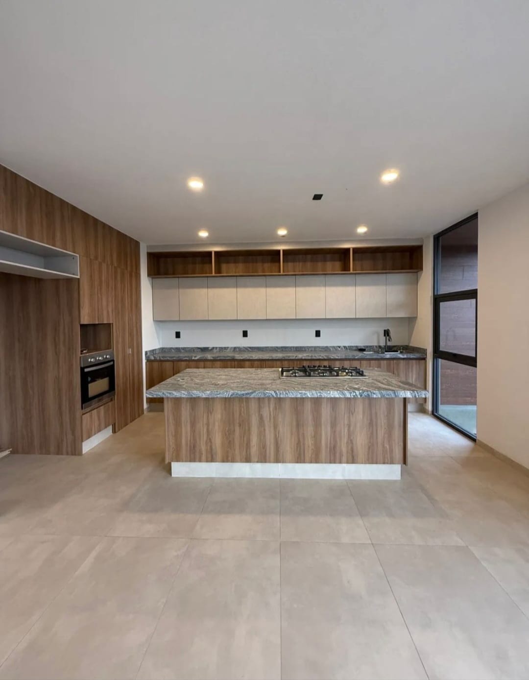 CASA EN VENTA CON SOTANO EN VENTA EN RIO ALTOZANO, MORELIA