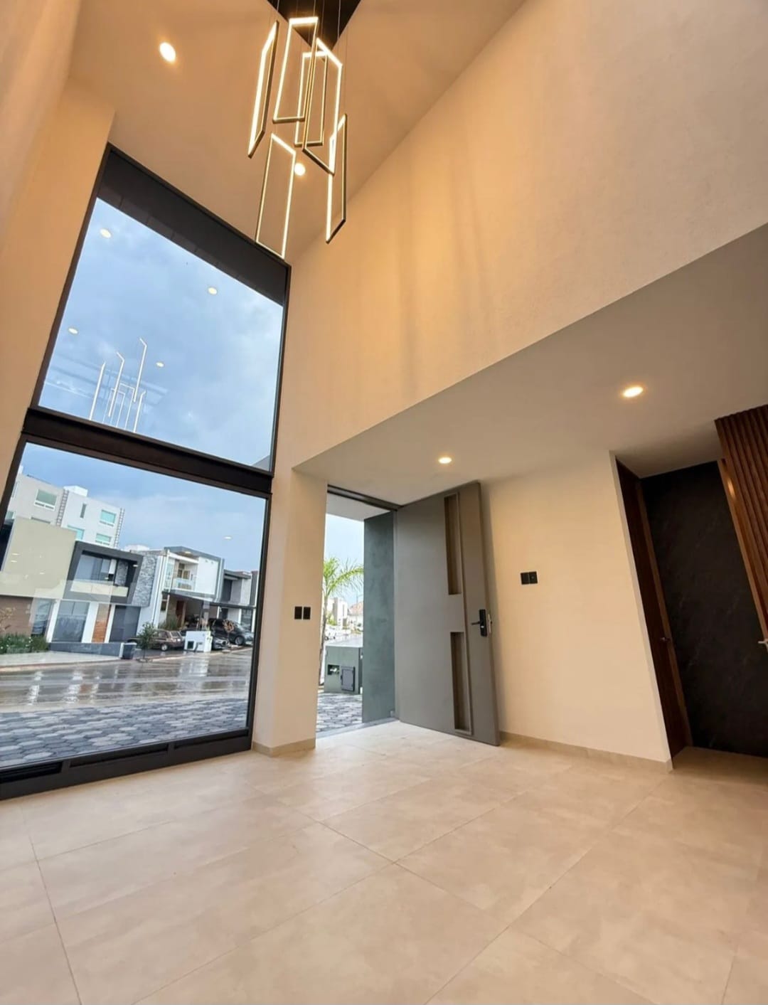 CASA EN VENTA CON SOTANO EN VENTA EN RIO ALTOZANO, MORELIA