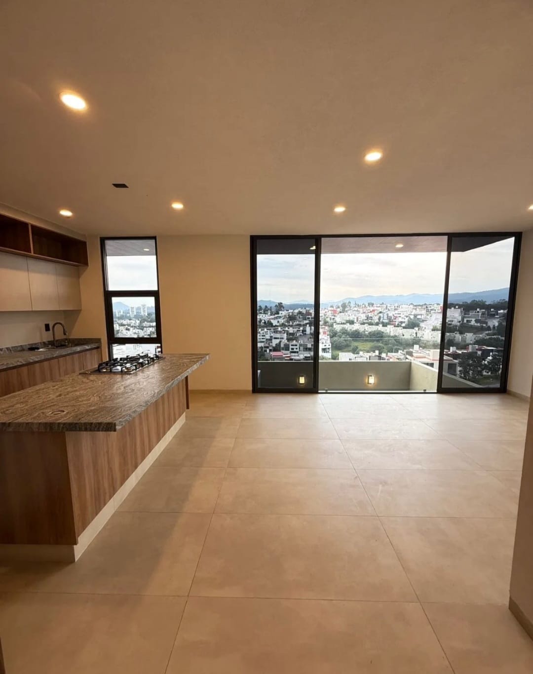 CASA EN VENTA CON SOTANO EN VENTA EN RIO ALTOZANO, MORELIA