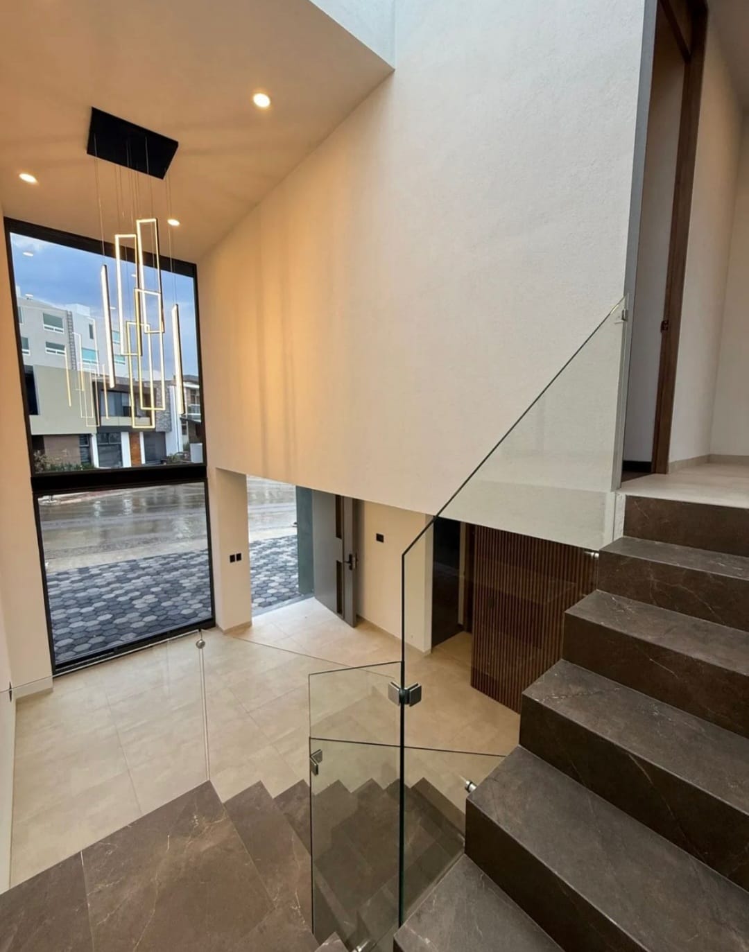 CASA EN VENTA CON SOTANO EN VENTA EN RIO ALTOZANO, MORELIA