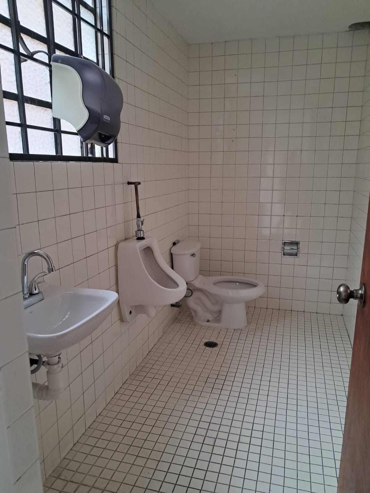 LOCAL COMERCIAL EN RENTA EN AV. MADERO PONIENTE, MORELIA