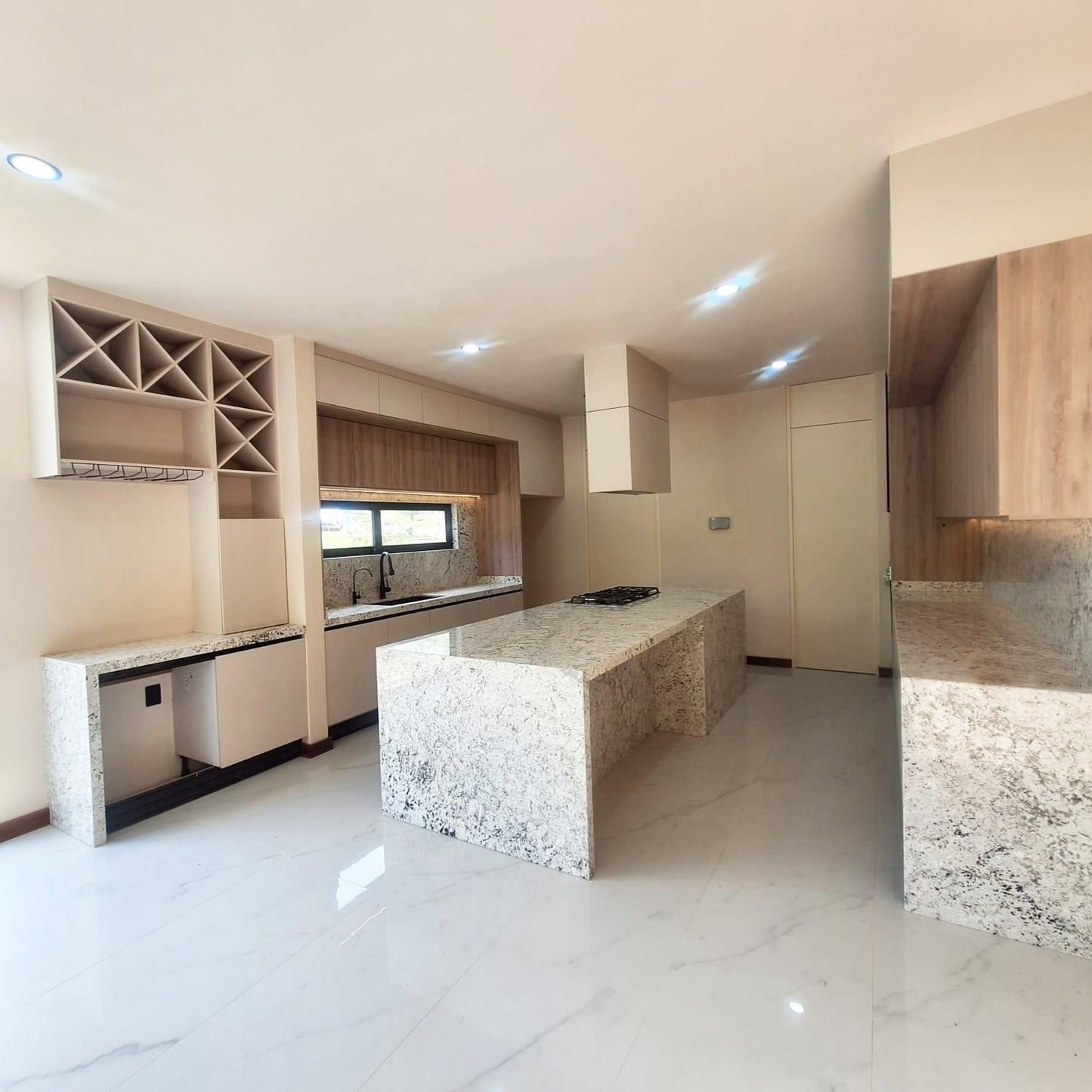 CASA EN VENTA EN CLUB Y DENTRO DEL CAMPO DE GOLF ALTOZANO, MORELIA