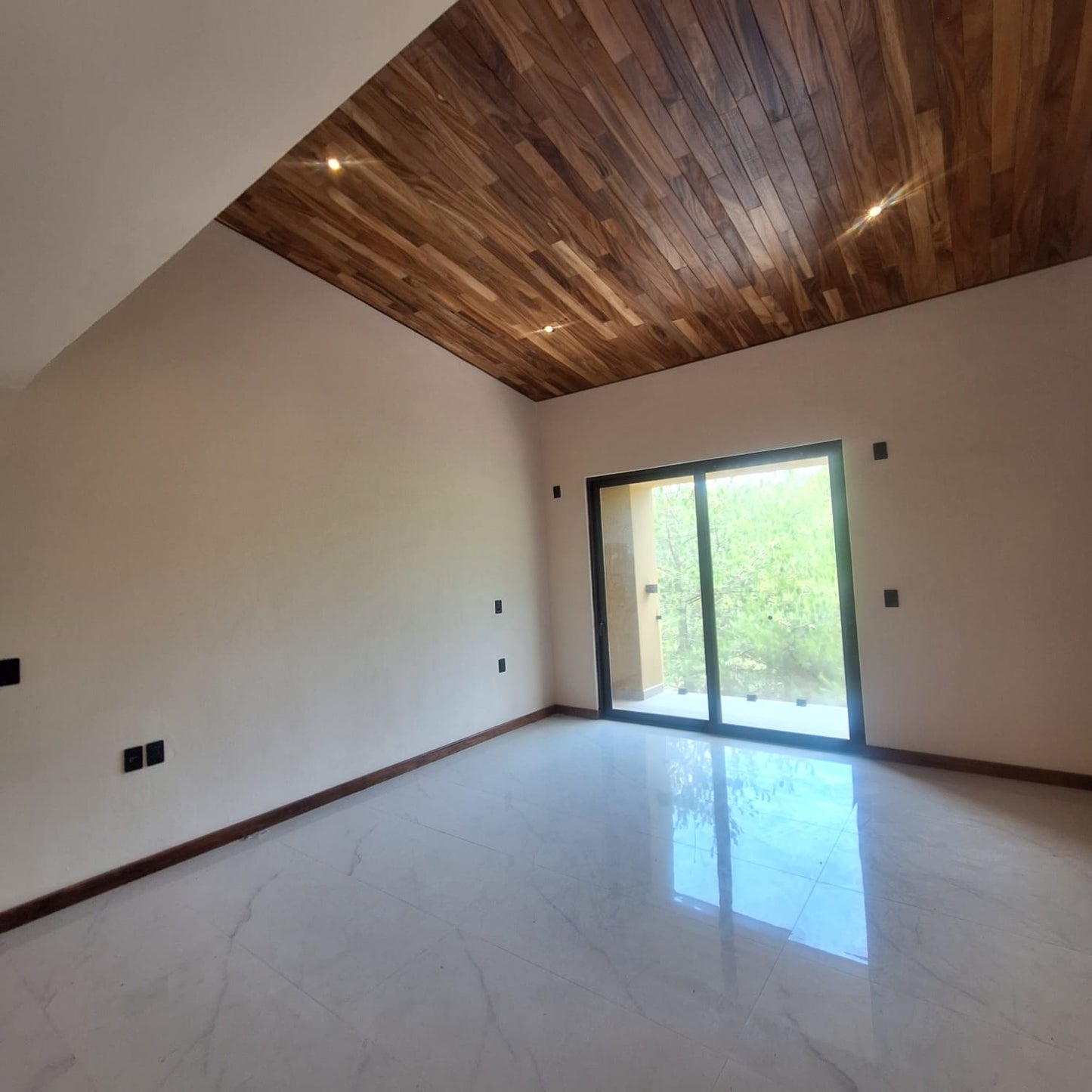 CASA EN VENTA EN CLUB Y DENTRO DEL CAMPO DE GOLF ALTOZANO, MORELIA