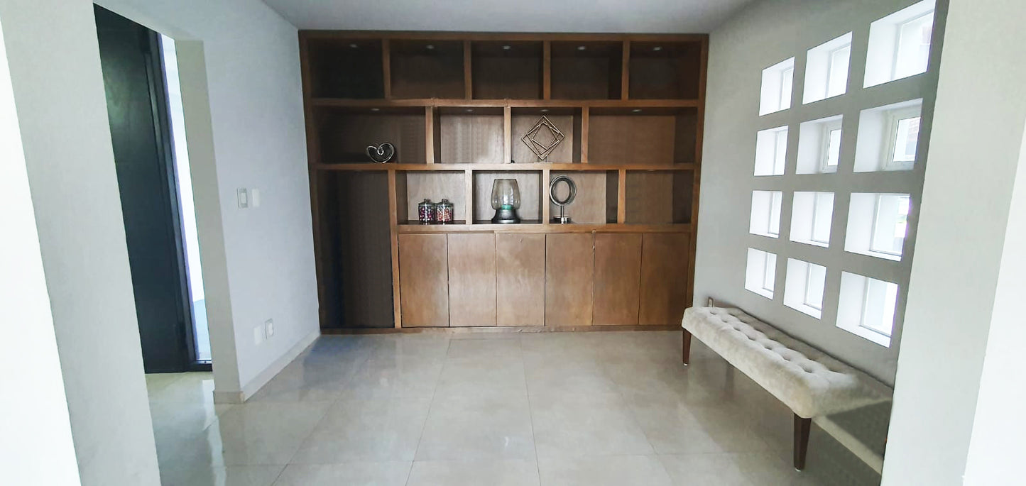 CASA RESIDENCIAL CON ALBERCA EN VENTA EN LOMAS DEL CAMPANARIO III, QUERETARO