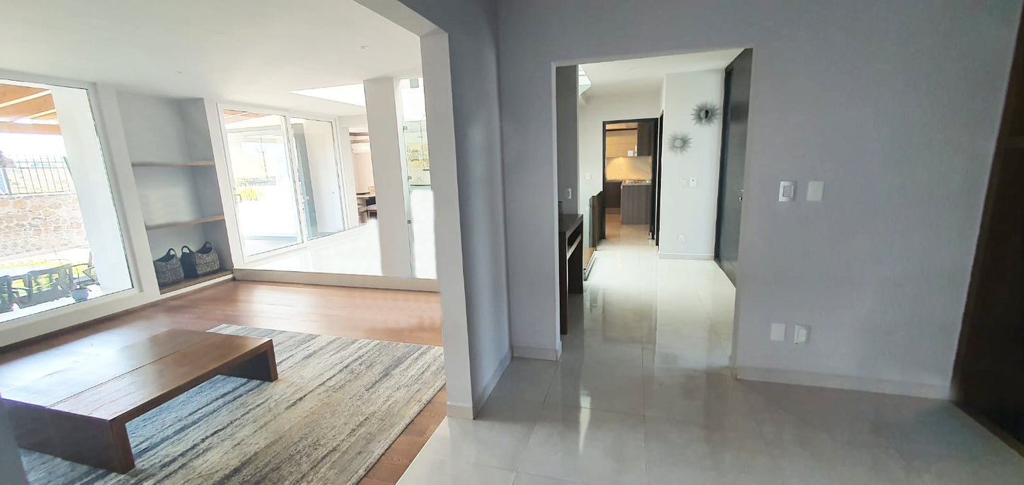 CASA RESIDENCIAL CON ALBERCA EN VENTA EN LOMAS DEL CAMPANARIO III, QUERETARO