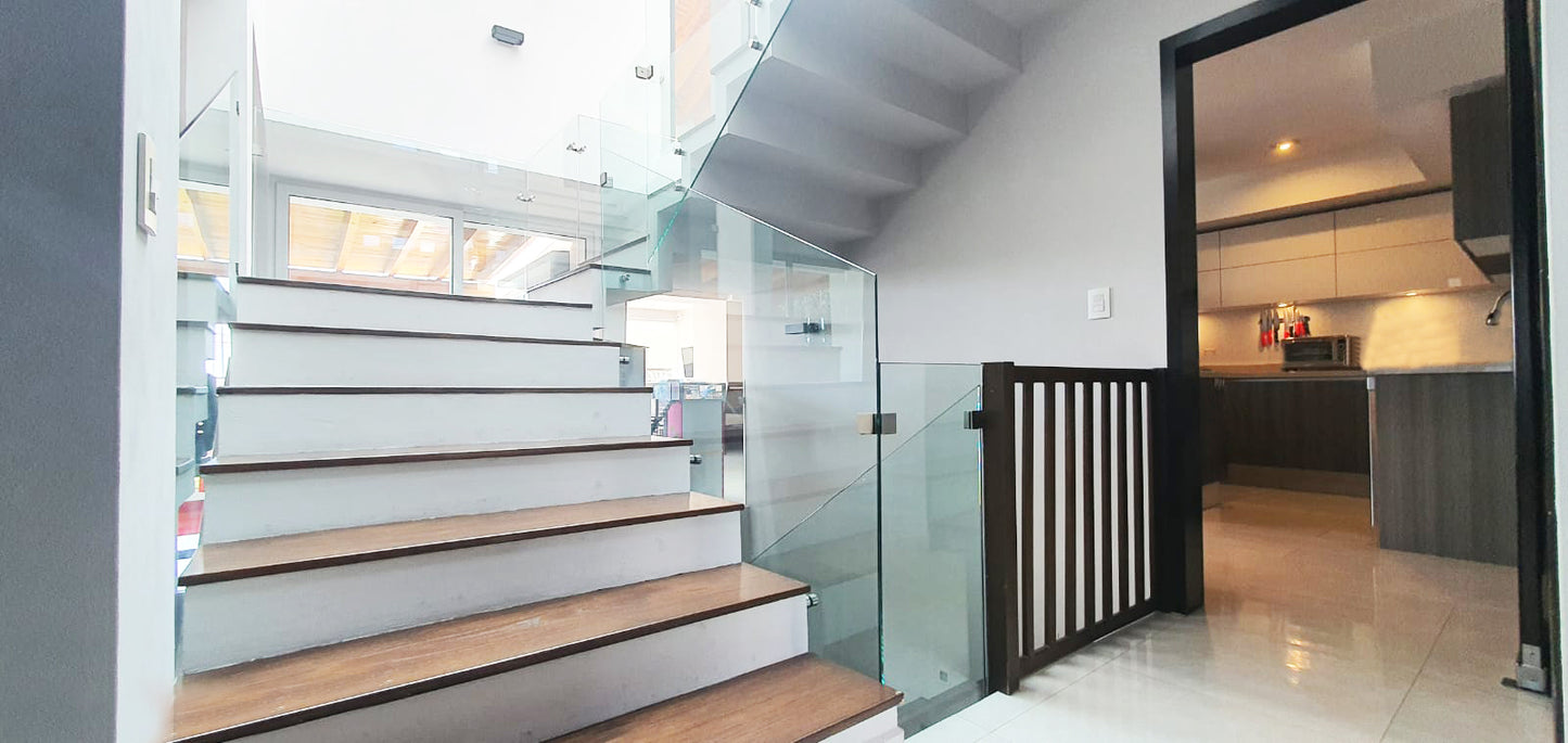 CASA RESIDENCIAL CON ALBERCA EN VENTA EN LOMAS DEL CAMPANARIO III, QUERETARO
