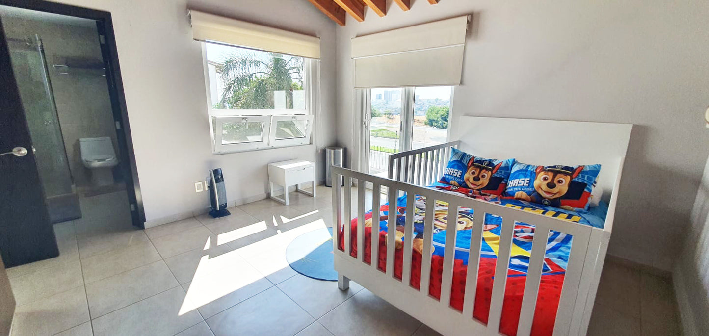 CASA RESIDENCIAL CON ALBERCA EN VENTA EN LOMAS DEL CAMPANARIO III, QUERETARO