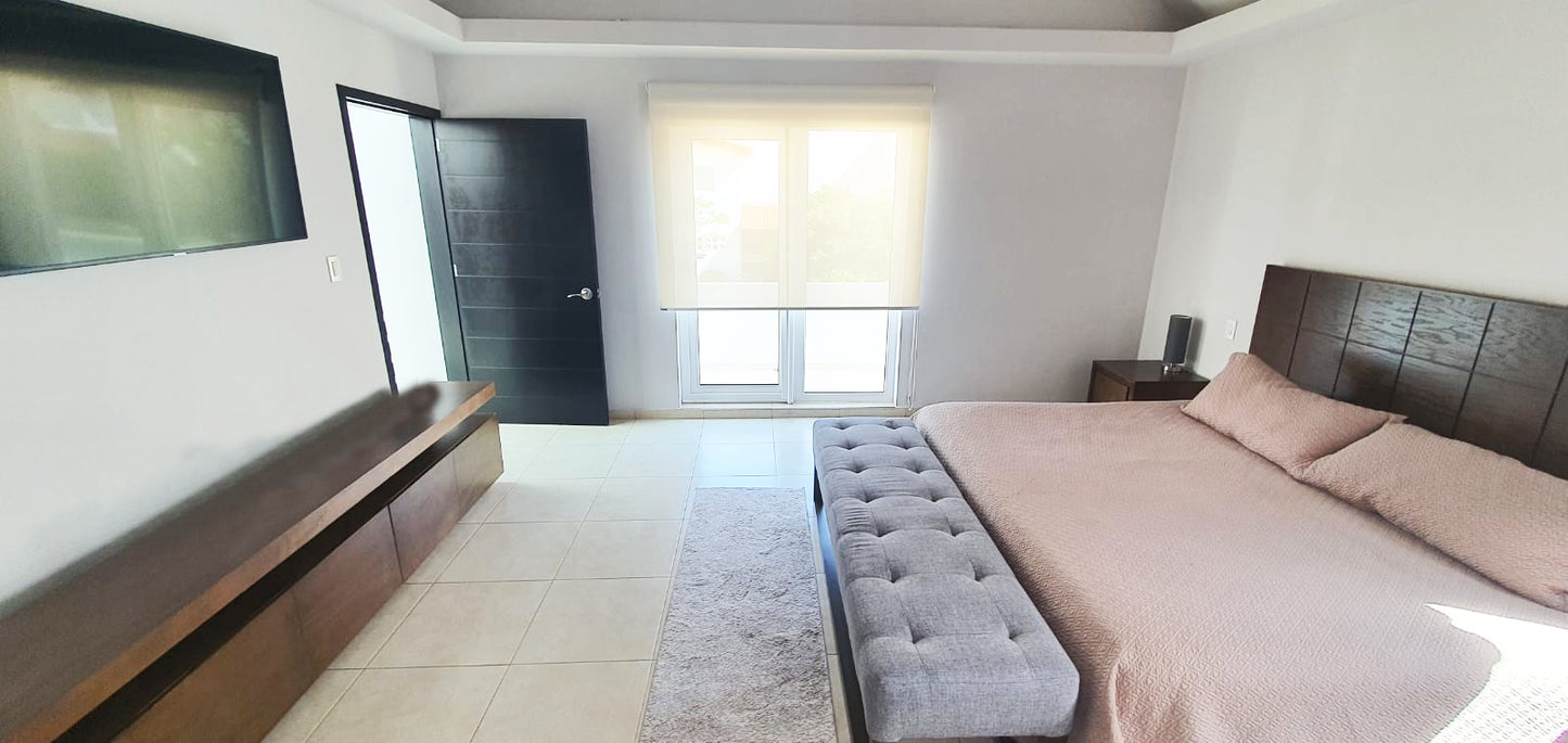 CASA RESIDENCIAL CON ALBERCA EN VENTA EN LOMAS DEL CAMPANARIO III, QUERETARO