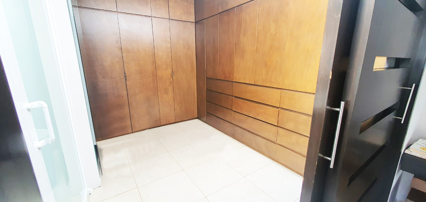 CASA RESIDENCIAL CON ALBERCA EN VENTA EN LOMAS DEL CAMPANARIO III, QUERETARO