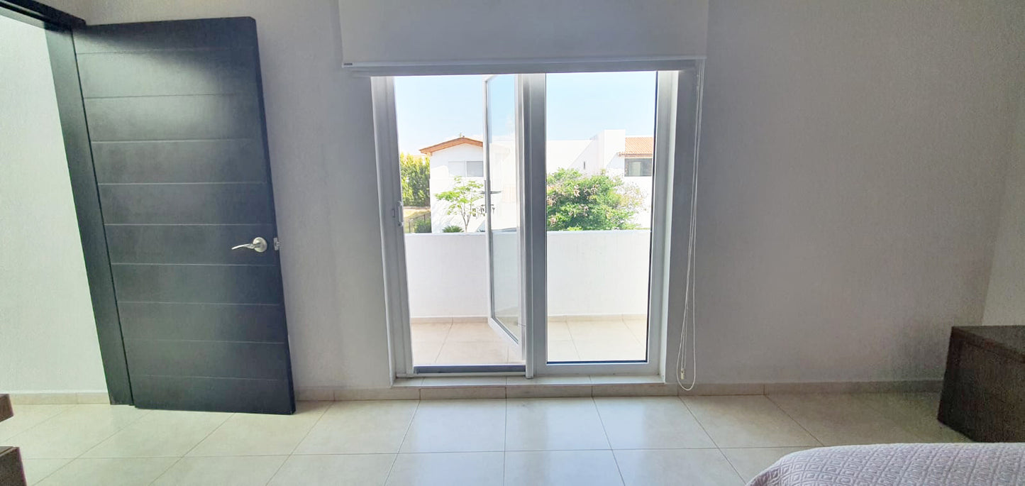 CASA RESIDENCIAL CON ALBERCA EN VENTA EN LOMAS DEL CAMPANARIO III, QUERETARO
