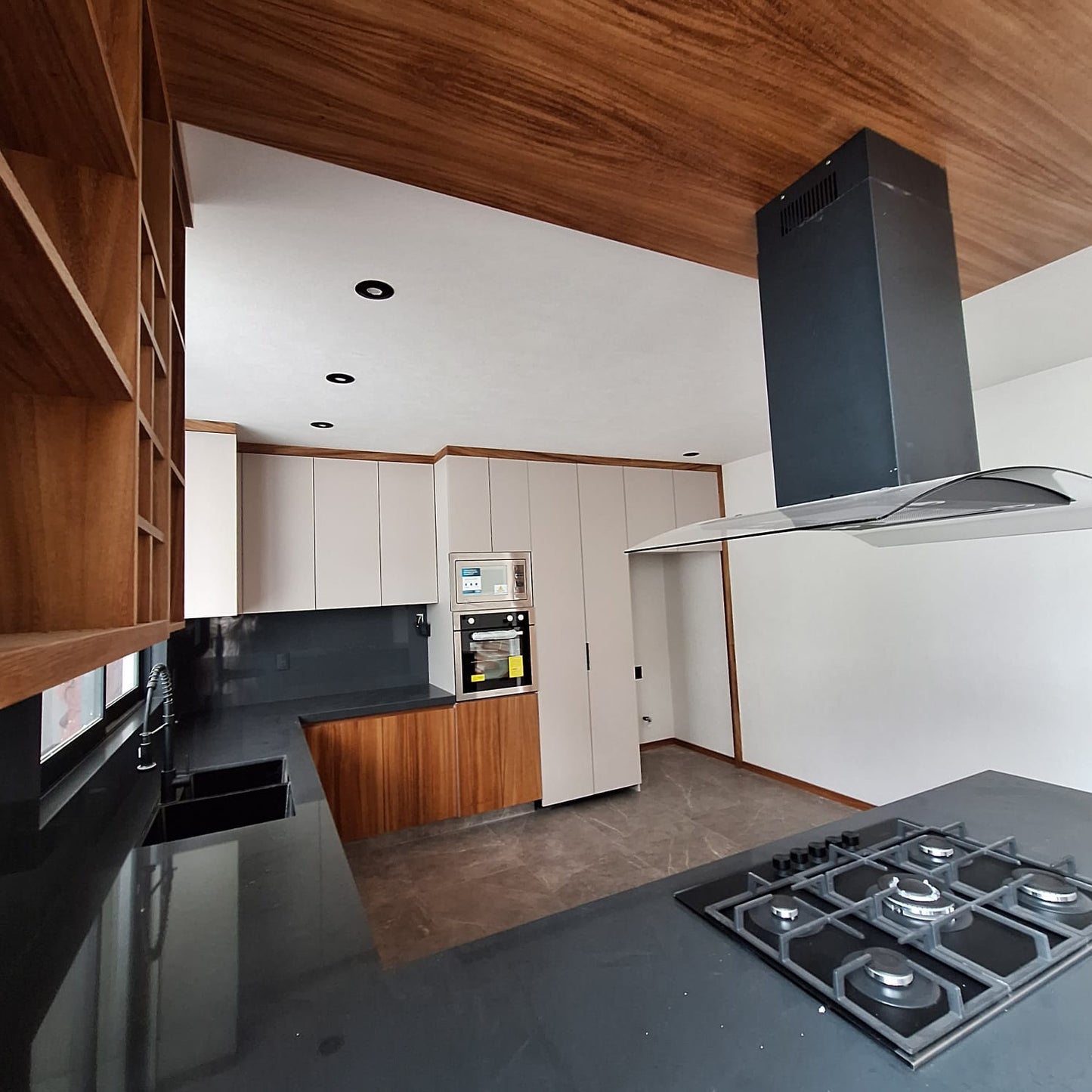 CASA EN VENTA EN FRACC. VENADOS ALTOZANO, MORELIA