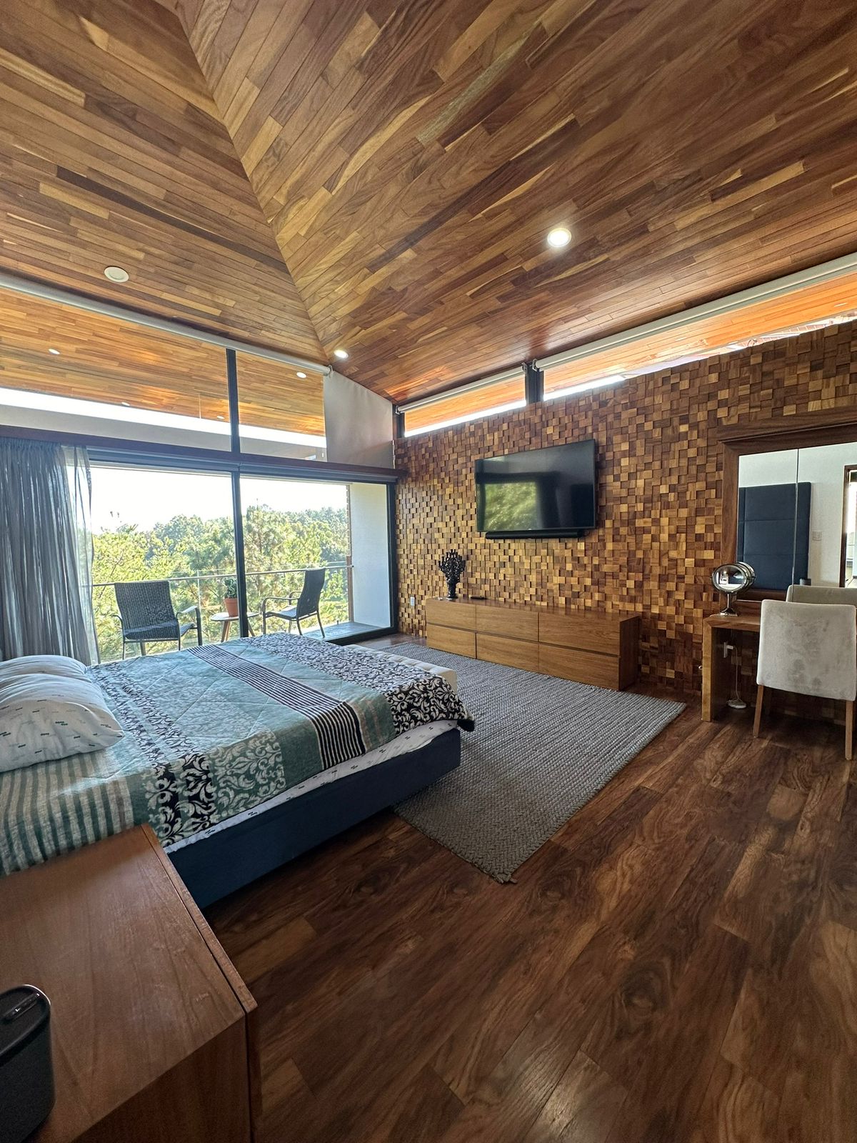 CASA AMUEBLADA EN RENTA EN CLUB Y DENTRO DEL CAMPO DE GOLF ALTOZANO, MORELIA