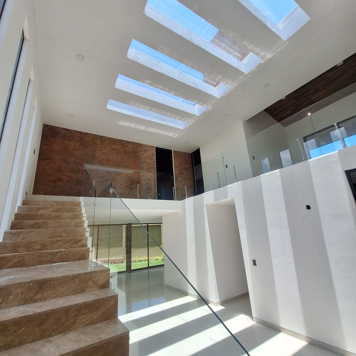 CASA RESIDENCIAL EN VENTA EN CLUB Y DENTRO DEL CAMPO DE GOLF ALTOZANO, MORELIA