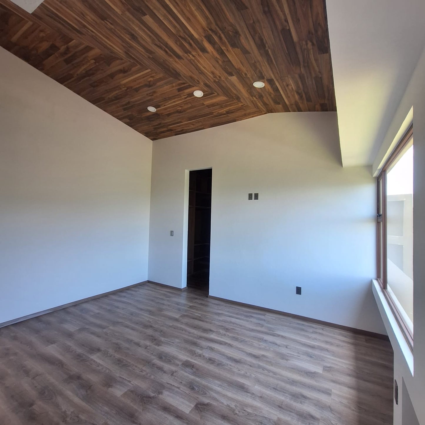 CASA RESIDENCIAL EN VENTA EN CLUB Y DENTRO DEL CAMPO DE GOLF ALTOZANO, MORELIA