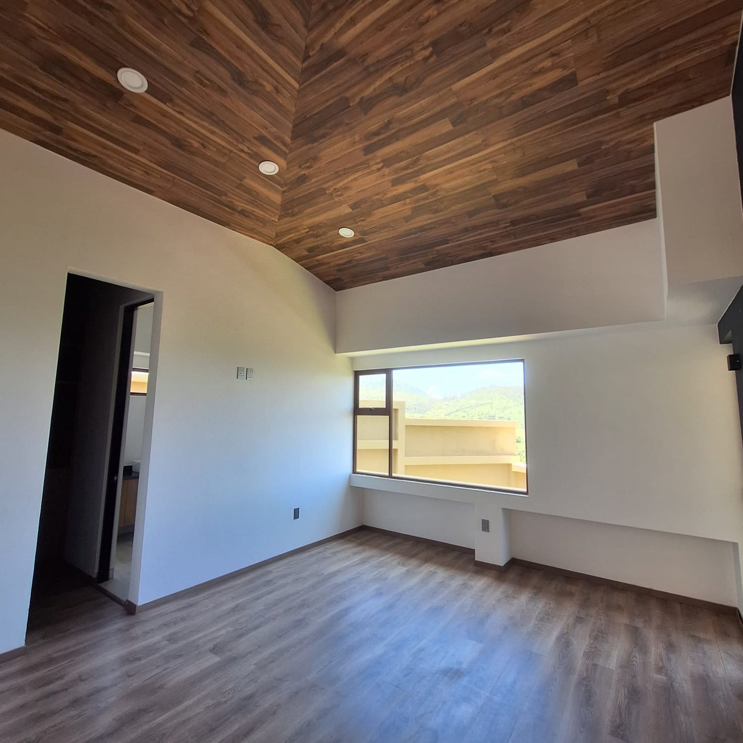 CASA RESIDENCIAL EN VENTA EN CLUB Y DENTRO DEL CAMPO DE GOLF ALTOZANO, MORELIA