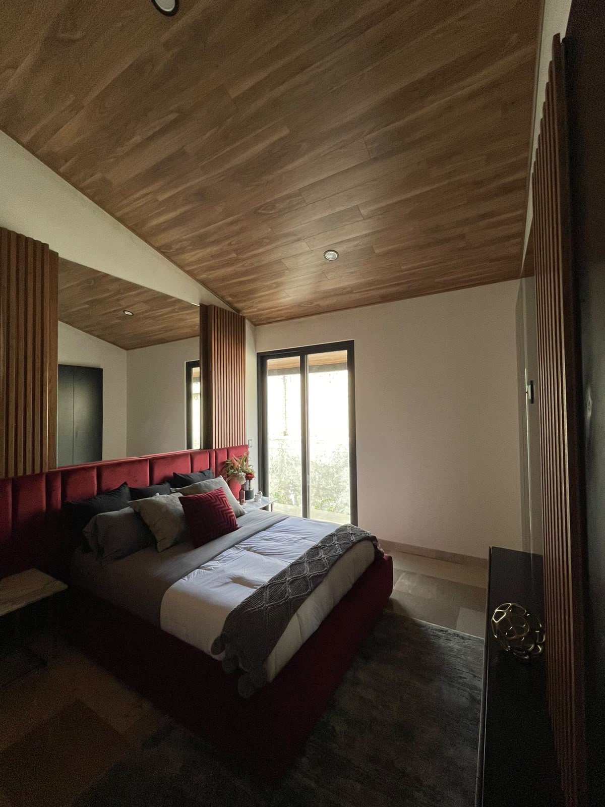 CASA SEMIAMUEBLADA EN RENTA EN CLUB Y DENTRO DEL CAMPO DE GOLF ALTOZANO, MORELIA