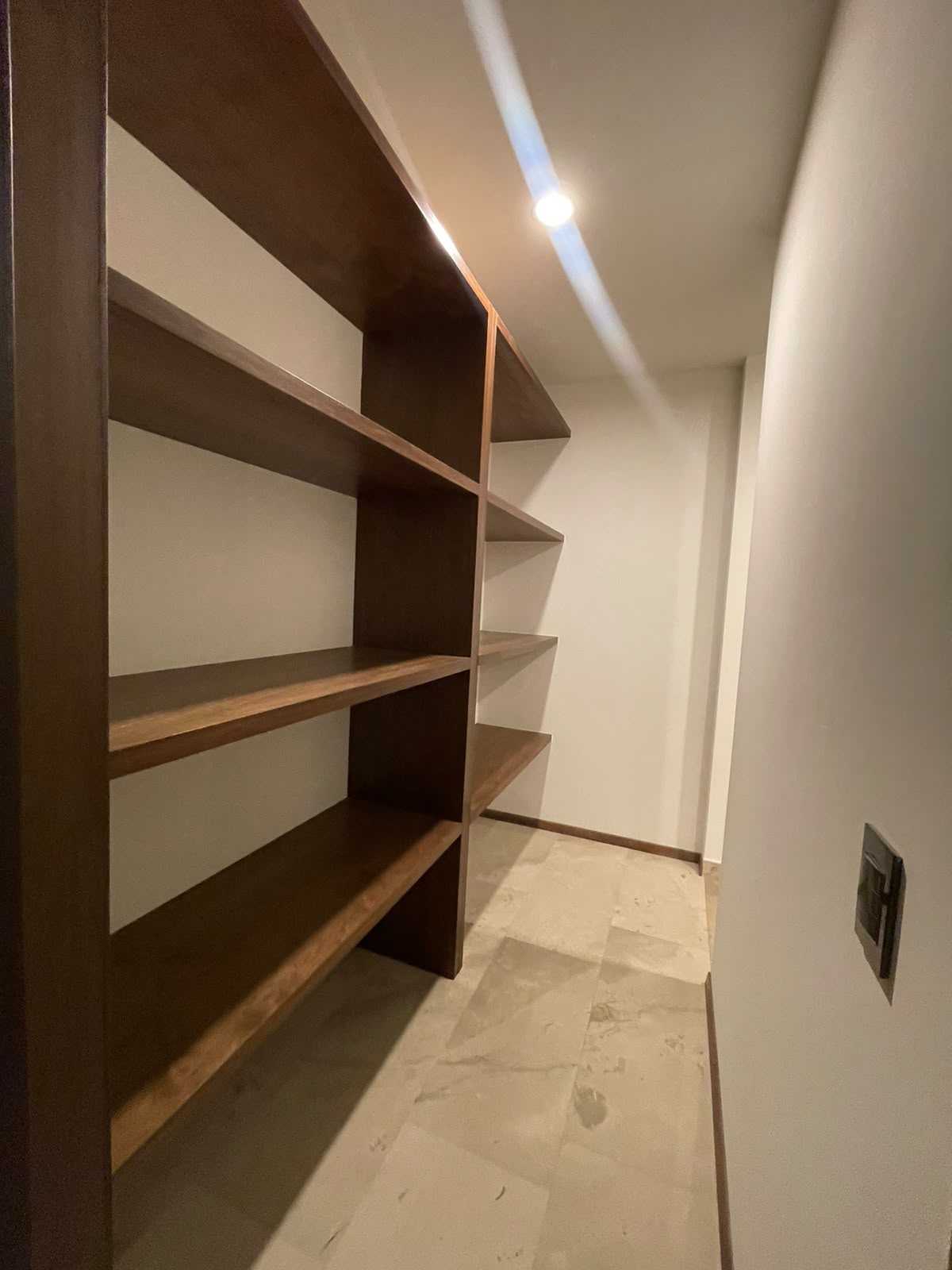 CASA SEMIAMUEBLADA EN RENTA EN CLUB Y DENTRO DEL CAMPO DE GOLF ALTOZANO, MORELIA