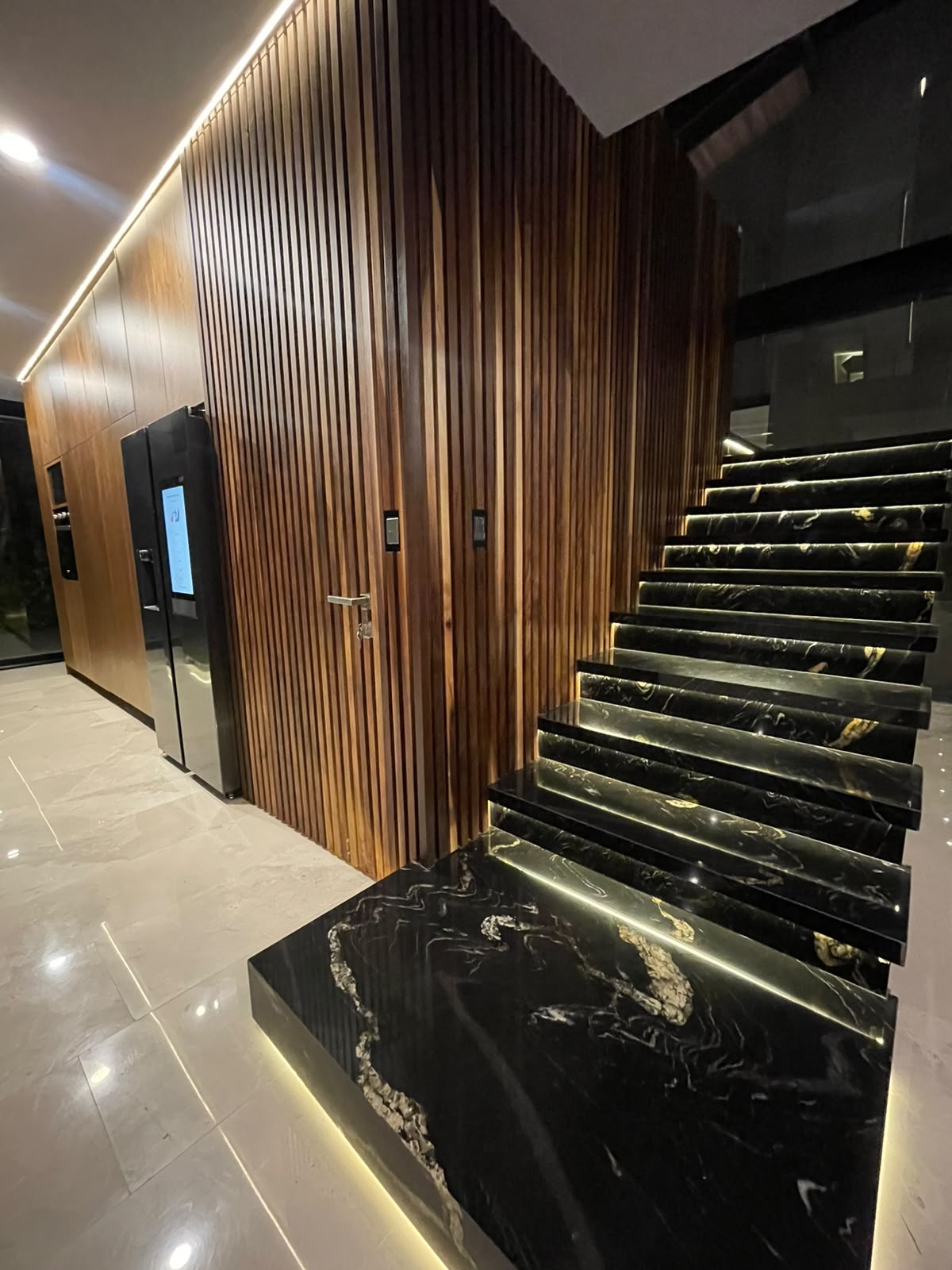 CASA SEMIAMUEBLADA EN RENTA EN CLUB Y DENTRO DEL CAMPO DE GOLF ALTOZANO, MORELIA