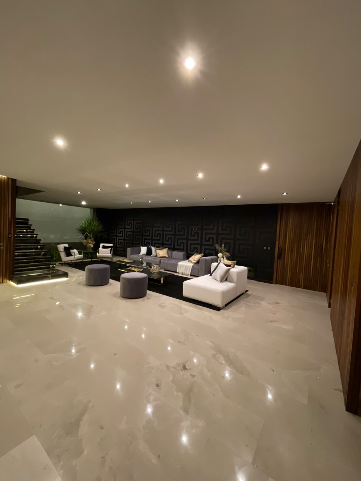 CASA SEMIAMUEBLADA EN RENTA EN CLUB Y DENTRO DEL CAMPO DE GOLF ALTOZANO, MORELIA
