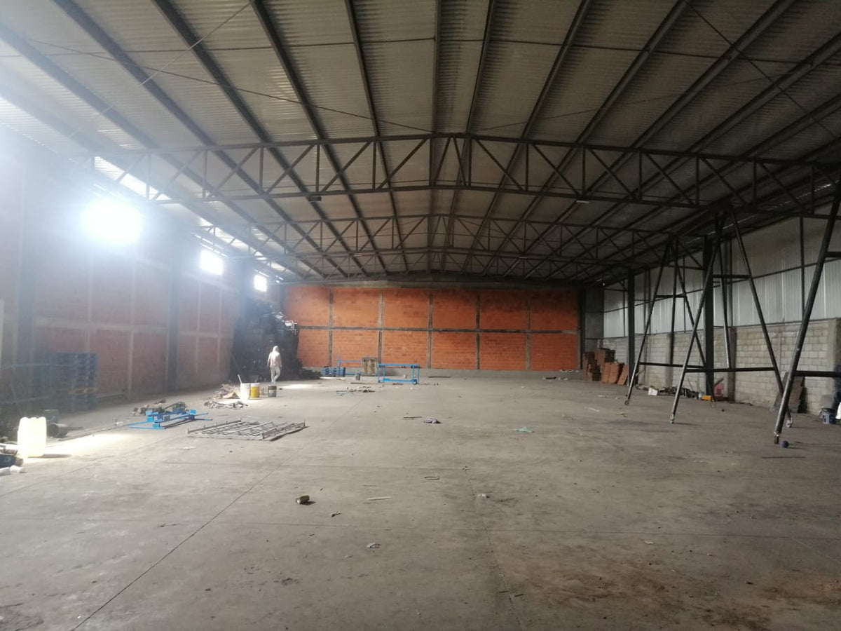 BODEGA INDUSTRIAL EN RENTA EN SALIDA SALAMANCA, MORELIA