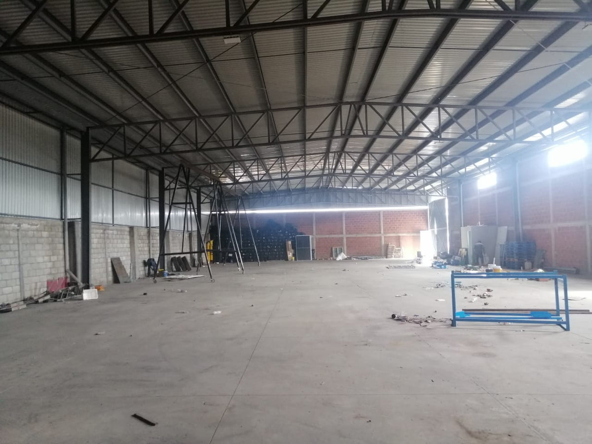 BODEGA INDUSTRIAL EN RENTA EN SALIDA SALAMANCA, MORELIA