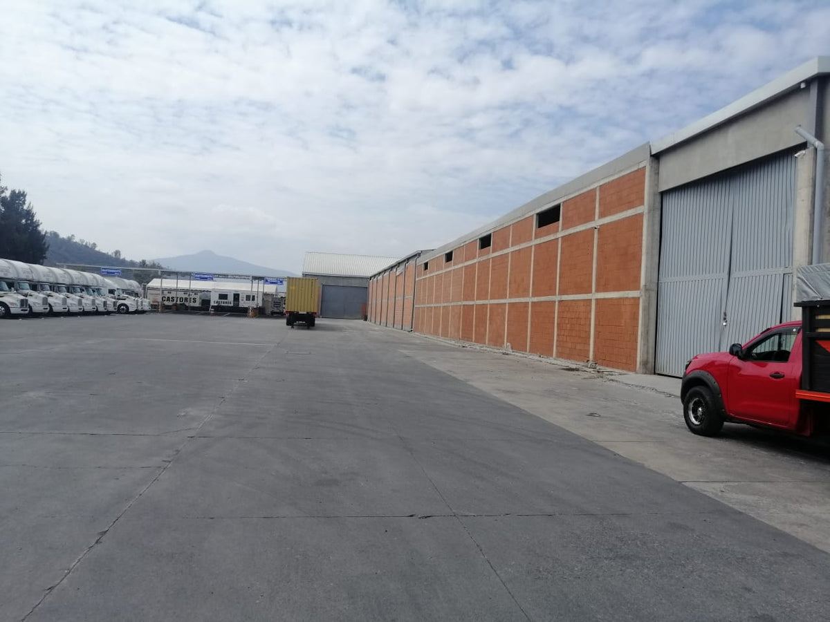 BODEGA INDUSTRIAL EN RENTA EN SALIDA SALAMANCA, MORELIA