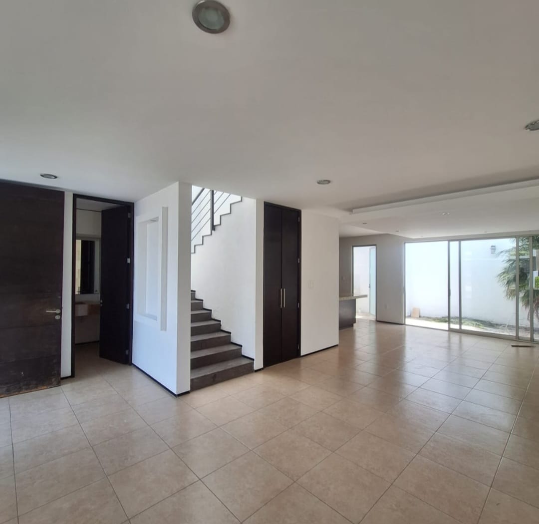CASA EN RENTA EN RINCON DE ALTOZANO, MORELIA