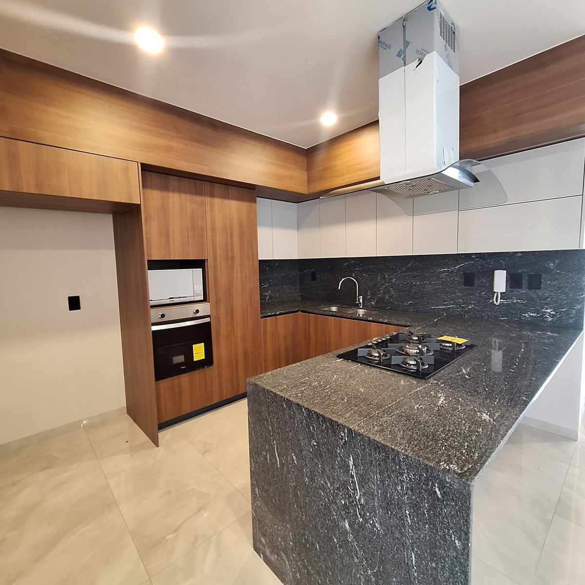 CASA EN VENTA EN MIRLOS ALTOZANO, MORELIA