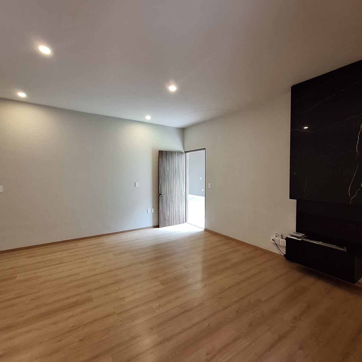 CASA RESIDENCIAL EN VENTA EN LOMAS DE LAS AMERICAS, MORELIA