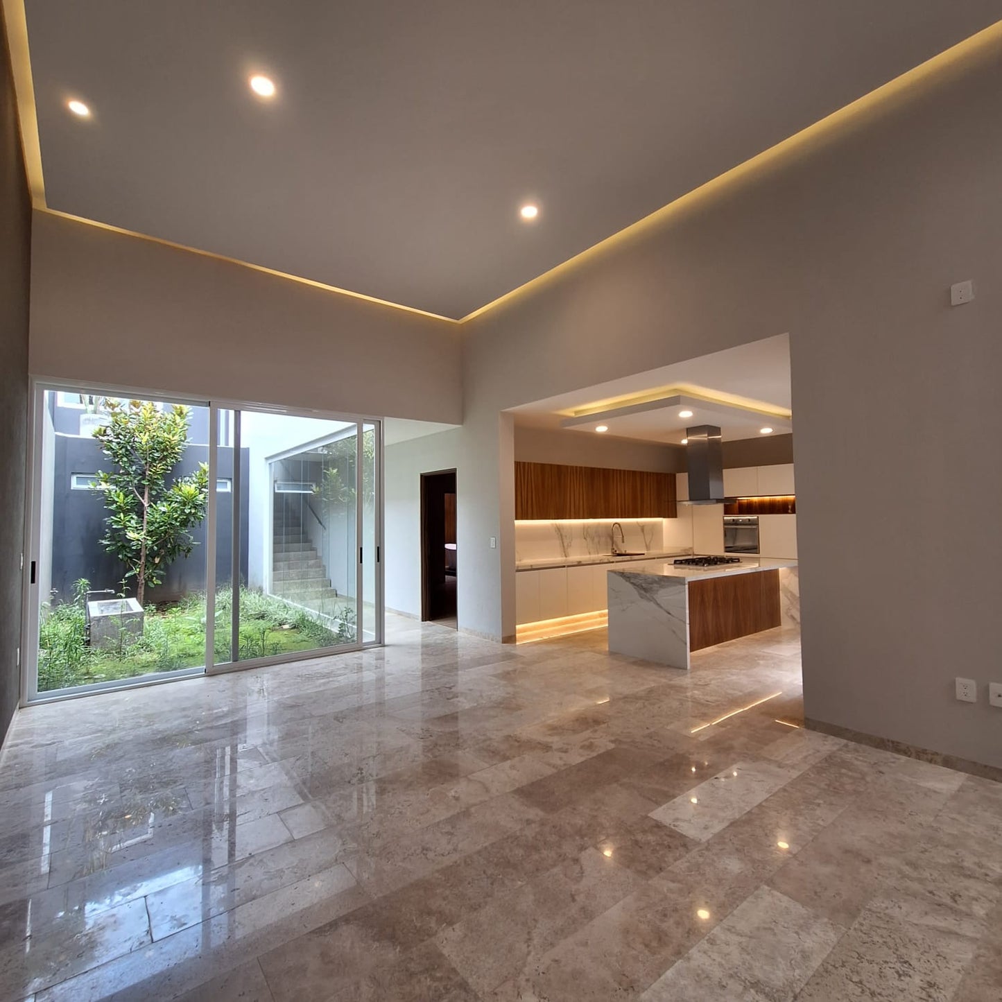 CASA RESIDENCIAL EN VENTA EN LOMAS DE LAS AMERICAS, MORELIA