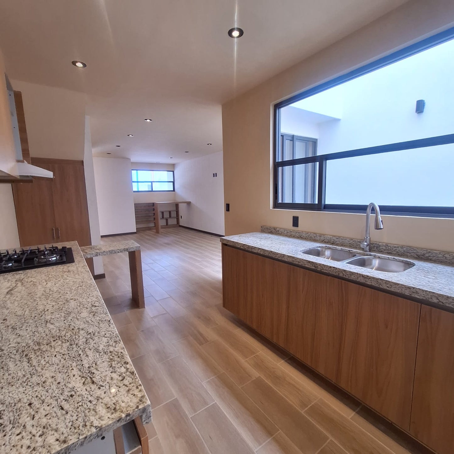 CASA EN VENTA EN LOS MIRASOLES, MORELIA
