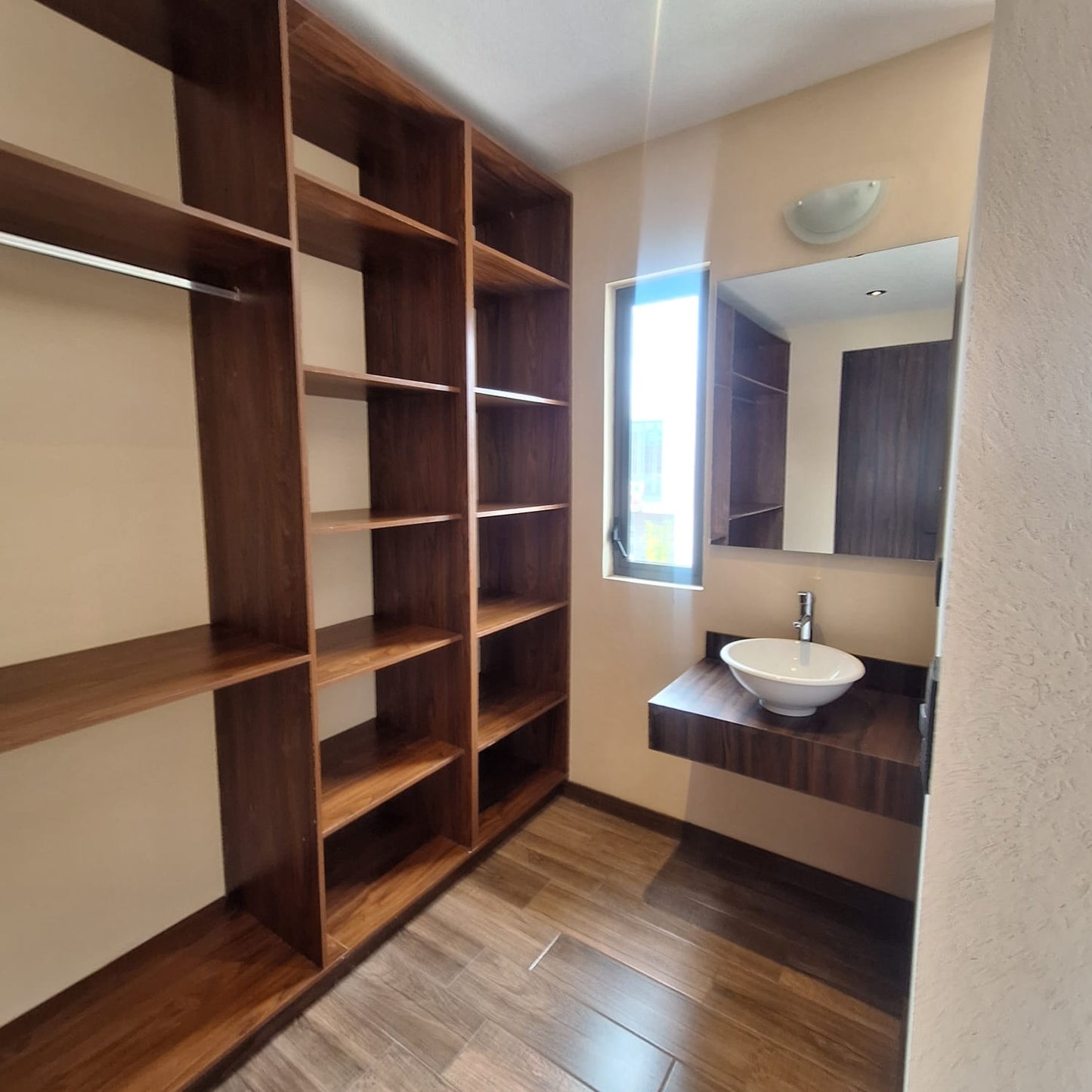 CASA EN VENTA EN LOS MIRASOLES, MORELIA