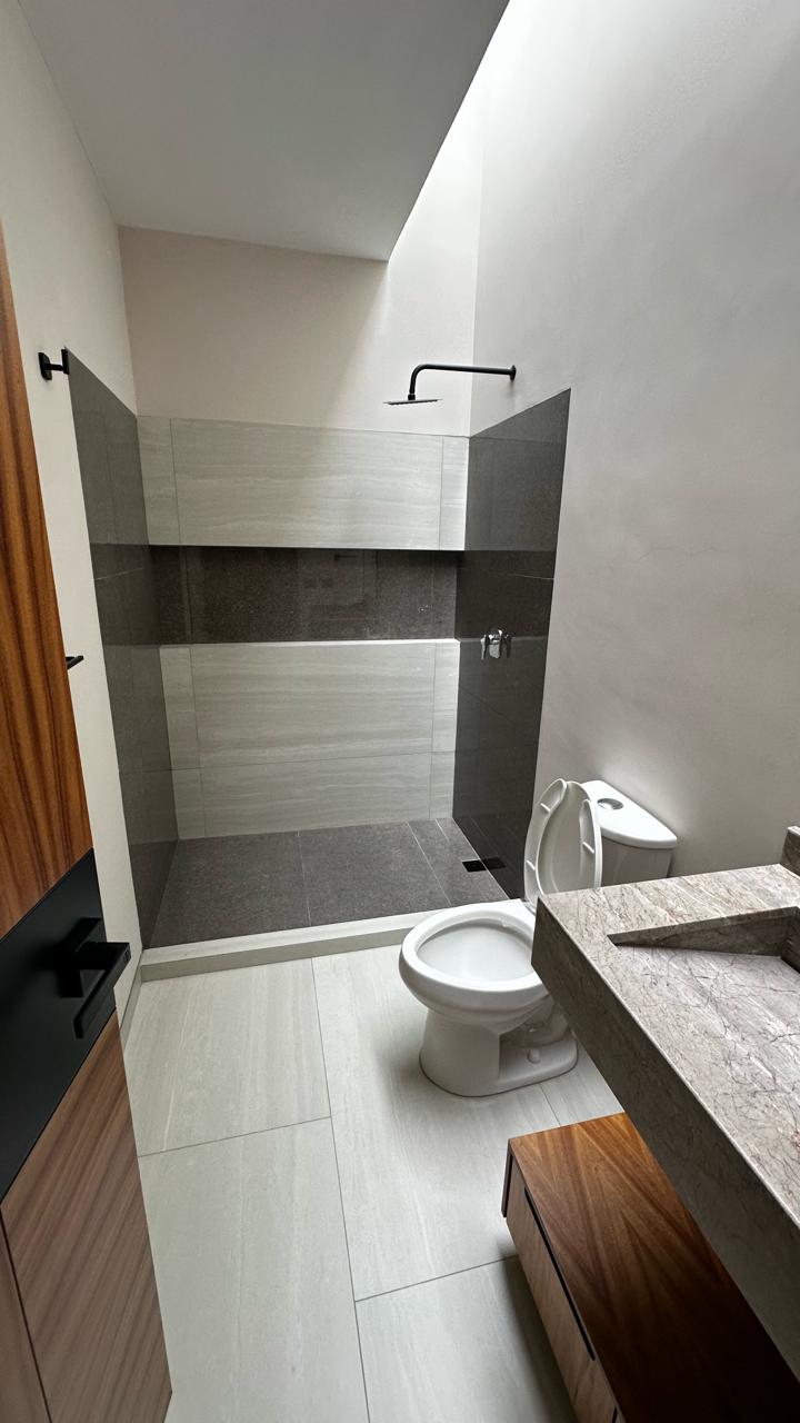CASA EN VENTA SOBRE CALZADA LA HUERTA, MORELIA