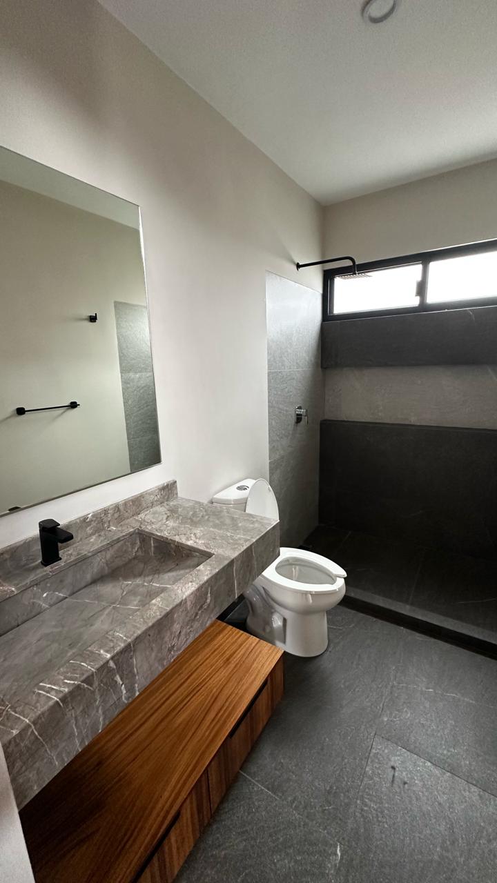CASA EN VENTA SOBRE CALZADA LA HUERTA, MORELIA