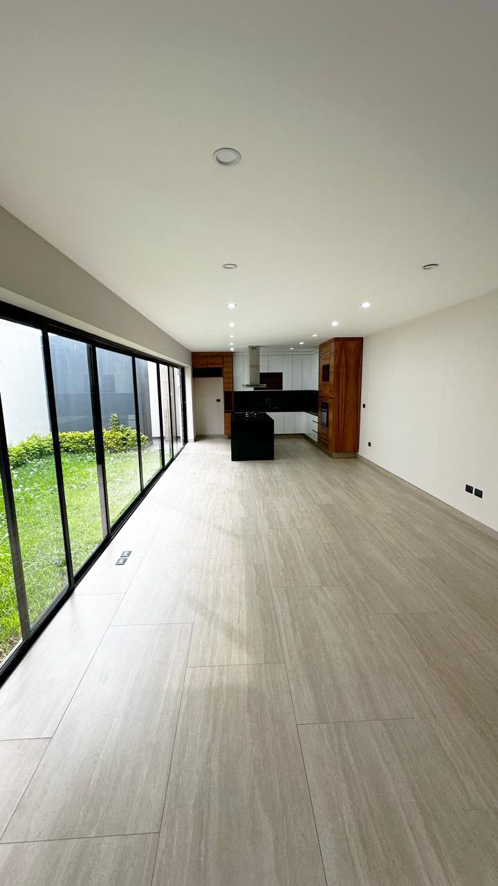 CASA EN VENTA SOBRE CALZADA LA HUERTA, MORELIA